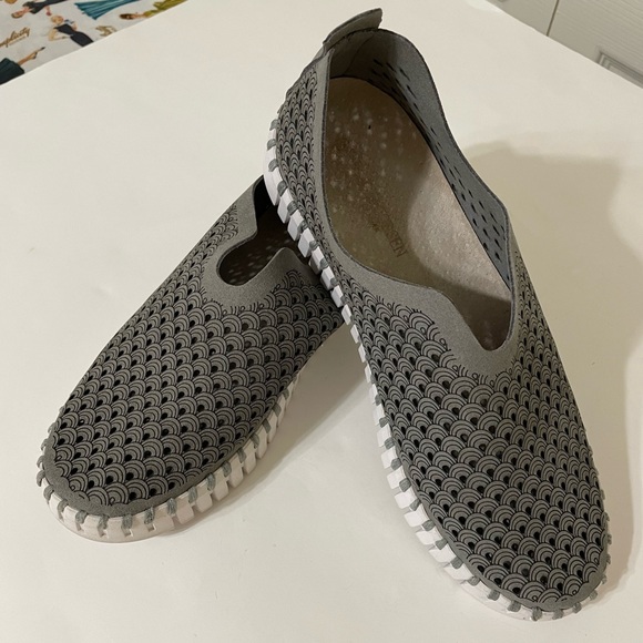 ILSE JACOBSEN Womens Gray Tulip Laser Cut Slip On Rubber Sole Shoe Size 36 - Picture 5 of 16